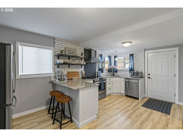 925 Ne CEDAR St, Roseburg, OR 97470