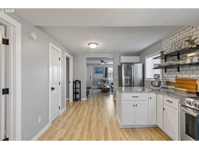 925 Ne CEDAR St, Roseburg, OR 97470