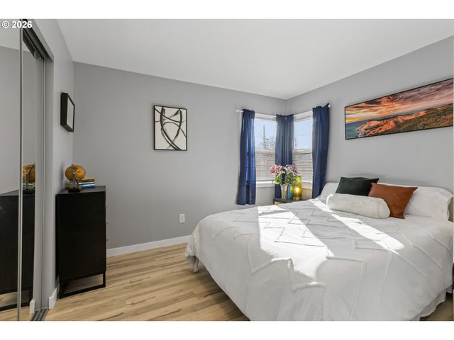 925 Ne CEDAR St, Roseburg, OR 97470