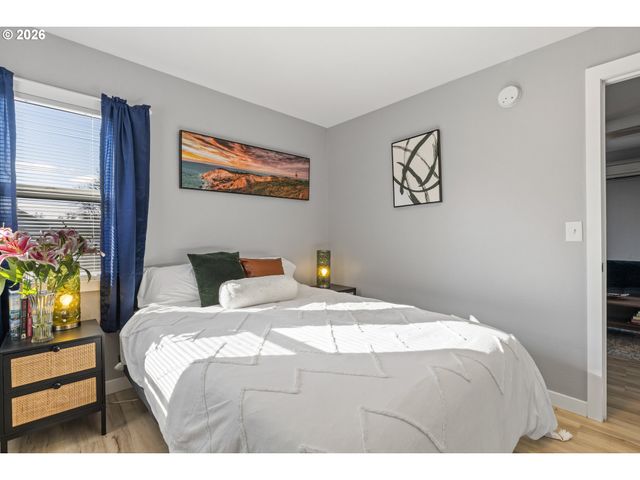 925 Ne CEDAR St, Roseburg, OR 97470