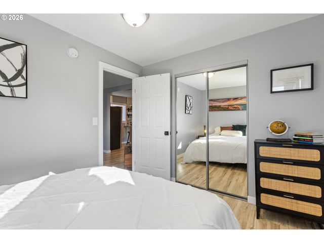 925 Ne CEDAR St, Roseburg, OR 97470