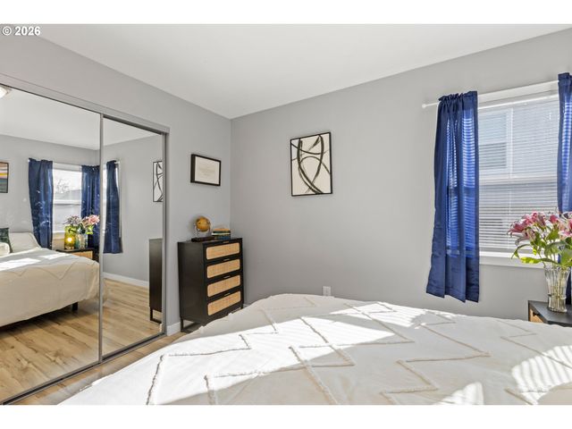 925 Ne CEDAR St, Roseburg, OR 97470