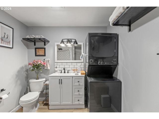 925 Ne CEDAR St, Roseburg, OR 97470