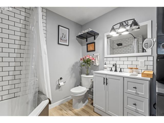 925 Ne CEDAR St, Roseburg, OR 97470