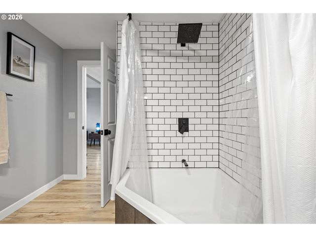 925 Ne CEDAR St, Roseburg, OR 97470