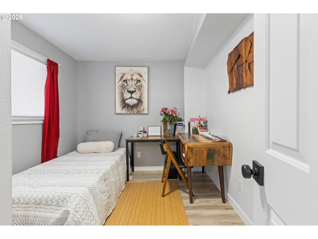 925 Ne CEDAR St, Roseburg, OR 97470