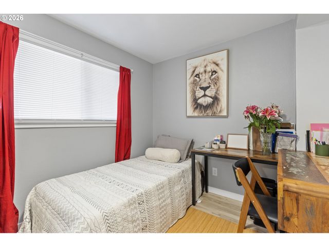 925 Ne CEDAR St, Roseburg, OR 97470