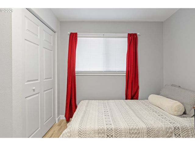 925 Ne CEDAR St, Roseburg, OR 97470