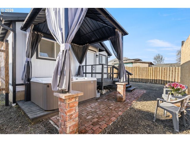 925 Ne CEDAR St, Roseburg, OR 97470