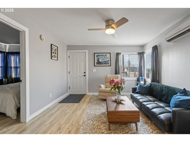 925 Ne CEDAR St, Roseburg, OR 97470