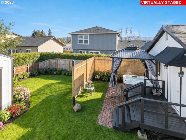 925 Ne CEDAR St, Roseburg, OR 97470