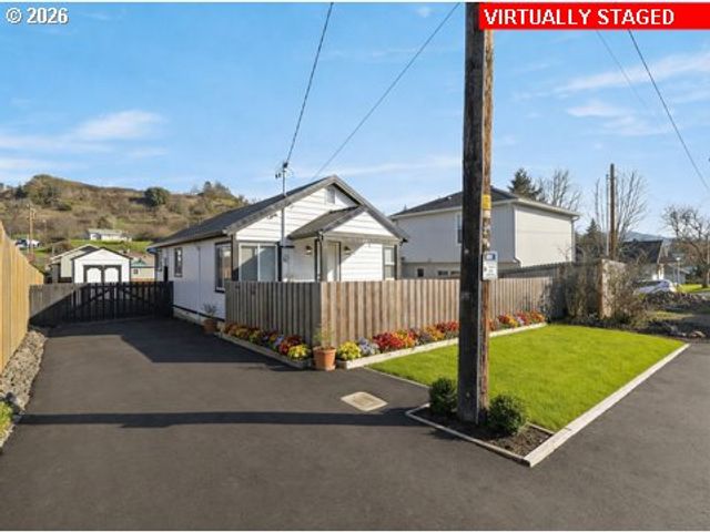 925 Ne CEDAR St, Roseburg, OR 97470