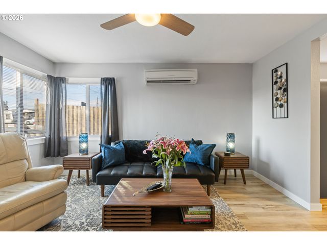 925 Ne CEDAR St, Roseburg, OR 97470