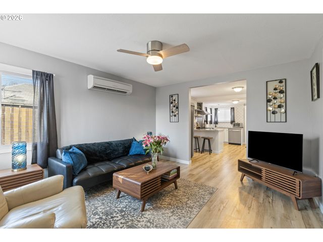 925 Ne CEDAR St, Roseburg, OR 97470