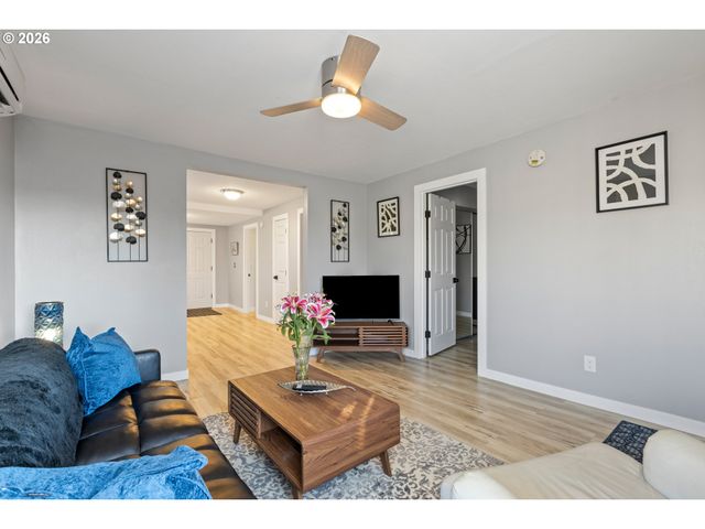 925 Ne CEDAR St, Roseburg, OR 97470