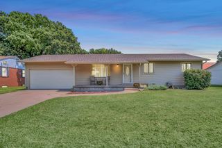 1312 Grandview Ave, Newton, KS 67114