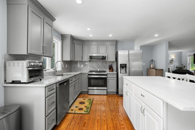 47 Blackthorn Path, Forestdale, MA 02644