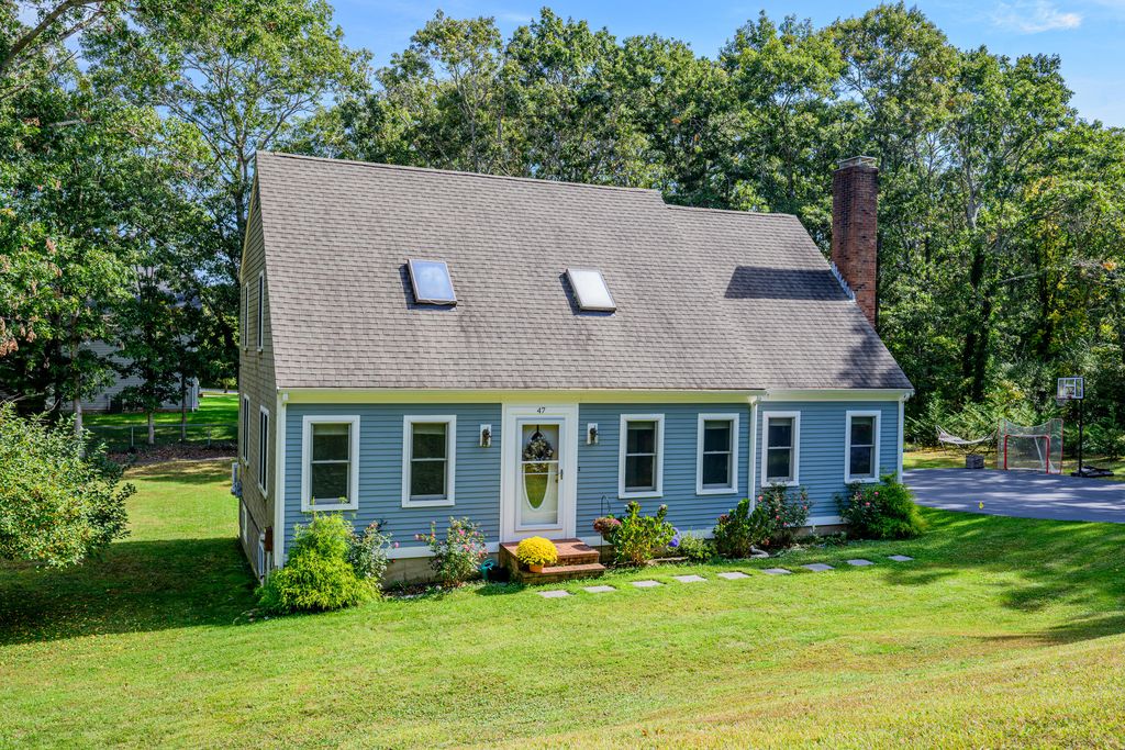 47 Blackthorn Path, Forestdale, MA 02644