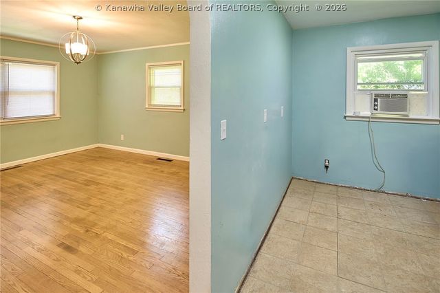 615 Crestlyn Drive, Charleston, WV 25302