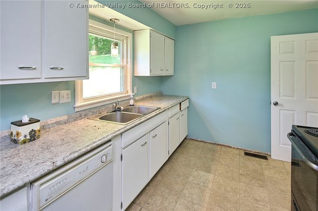 615 Crestlyn Drive, Charleston, WV 25302