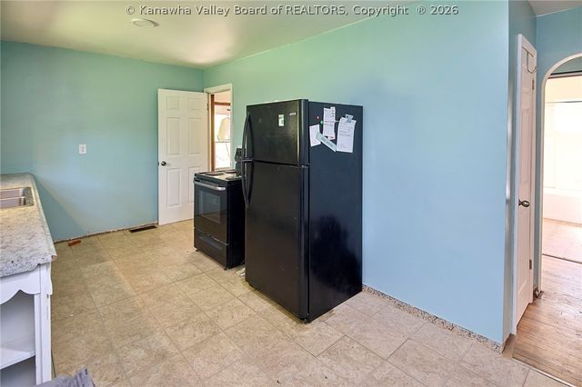615 Crestlyn Drive, Charleston, WV 25302
