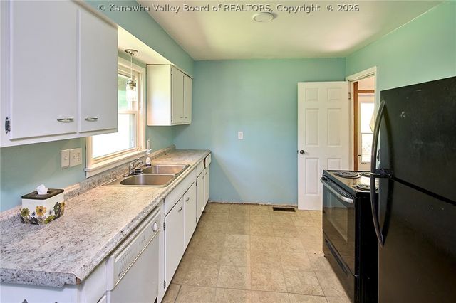 615 Crestlyn Drive, Charleston, WV 25302