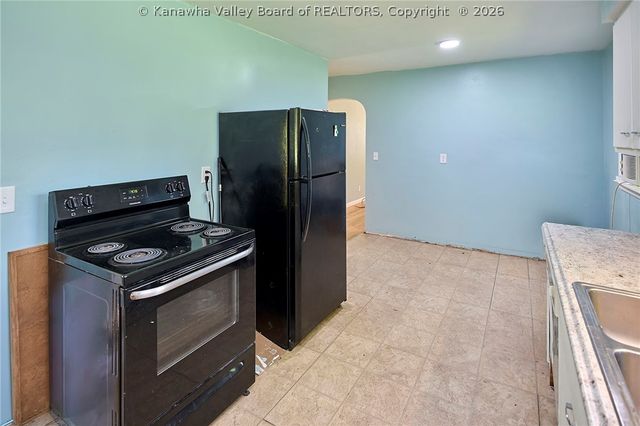 615 Crestlyn Drive, Charleston, WV 25302