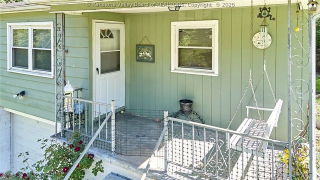 615 Crestlyn Drive, Charleston, WV 25302