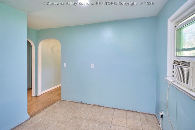 615 Crestlyn Drive, Charleston, WV 25302