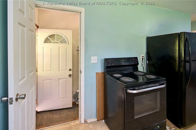 615 Crestlyn Drive, Charleston, WV 25302