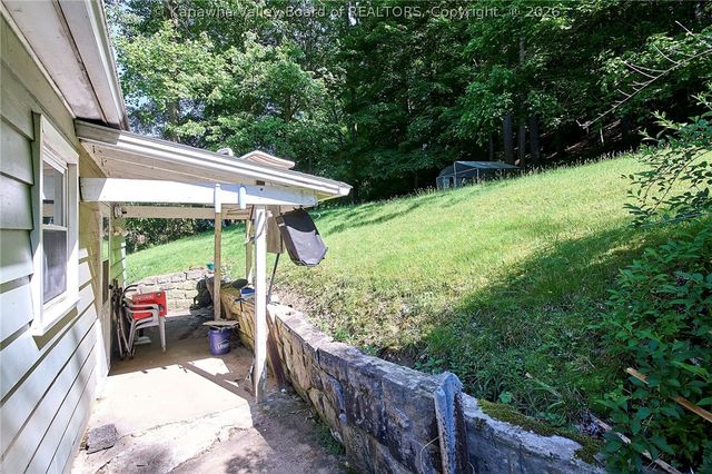 615 Crestlyn Drive, Charleston, WV 25302