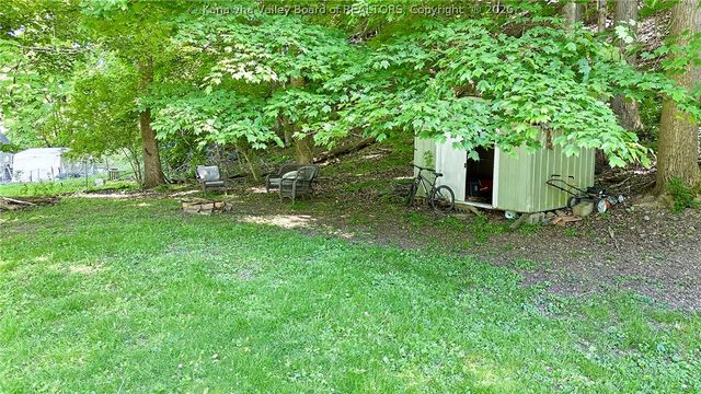 615 Crestlyn Drive, Charleston, WV 25302