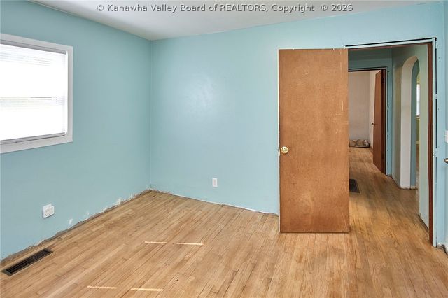615 Crestlyn Drive, Charleston, WV 25302