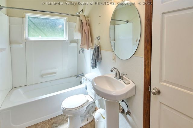615 Crestlyn Drive, Charleston, WV 25302
