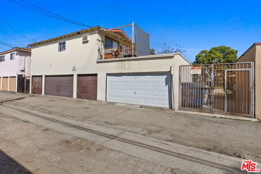 Image 7 of property listing at 3024 Topaz Lane, Fullerton, CA 92831