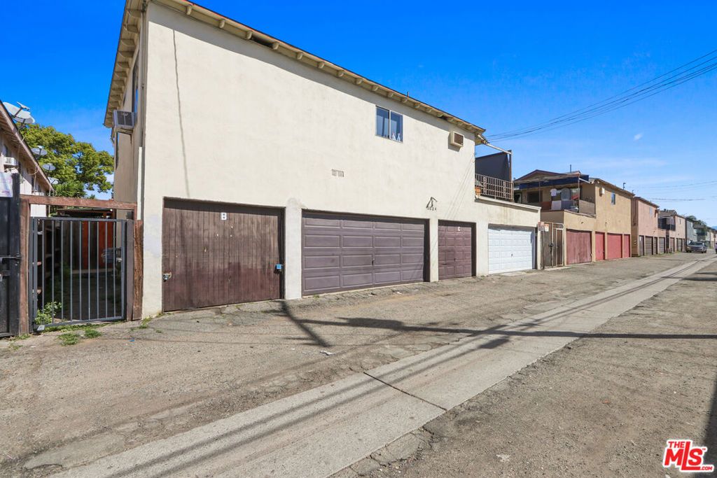 Image 8 of property listing at 3024 Topaz Lane, Fullerton, CA 92831