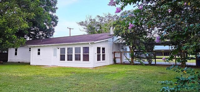 209 7th Street E, Markham, TX 77456