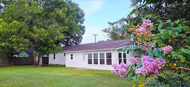 209 7th Street E, Markham, TX 77456