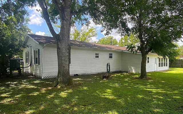 209 7th Street E, Markham, TX 77456