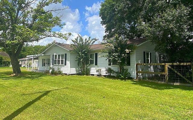 209 7th Street E, Markham, TX 77456