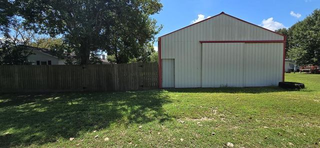 209 7th Street E, Markham, TX 77456