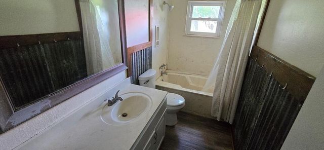 209 7th Street E, Markham, TX 77456