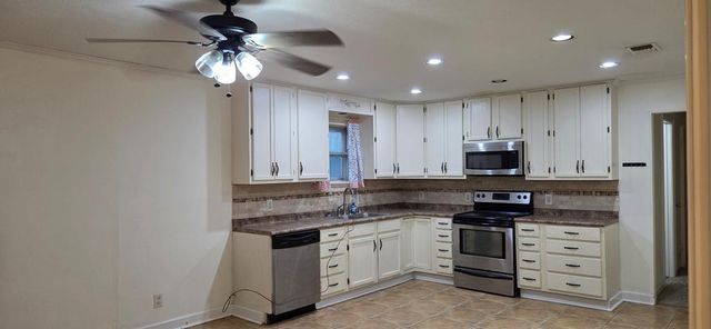 209 7th Street E, Markham, TX 77456