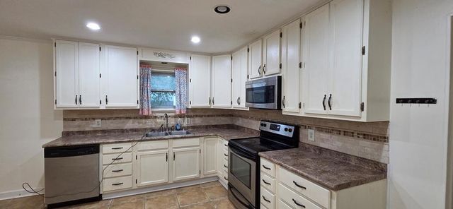 209 7th Street E, Markham, TX 77456