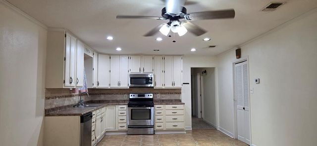 209 7th Street E, Markham, TX 77456