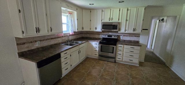 209 7th Street E, Markham, TX 77456