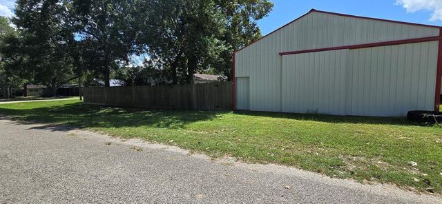 209 7th Street E, Markham, TX 77456