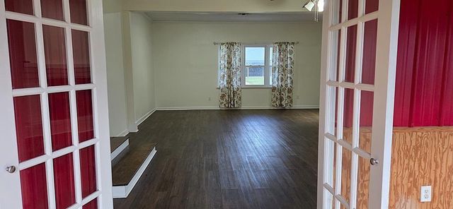 209 7th Street E, Markham, TX 77456