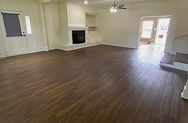 209 7th Street E, Markham, TX 77456