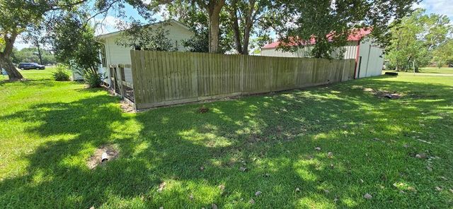 209 7th Street E, Markham, TX 77456